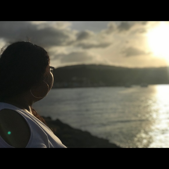 Meet your Posher, Nichole - Picture 3 of 3